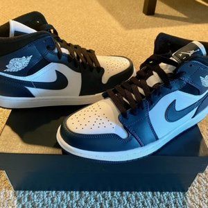 AIR JORDAN 1 MID   ARMORY NAVY/ WHITE-BLACK